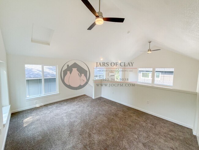 Building Photo - 2544 Gilbert St S