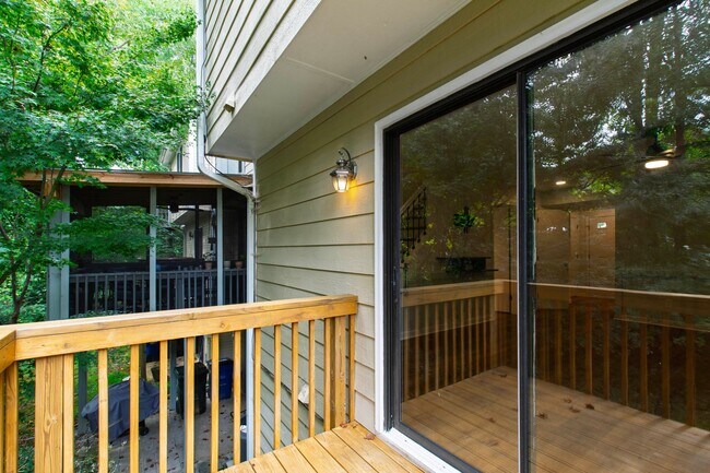 Building Photo - Rare Find: Updated and Modern End-Unit Tow...