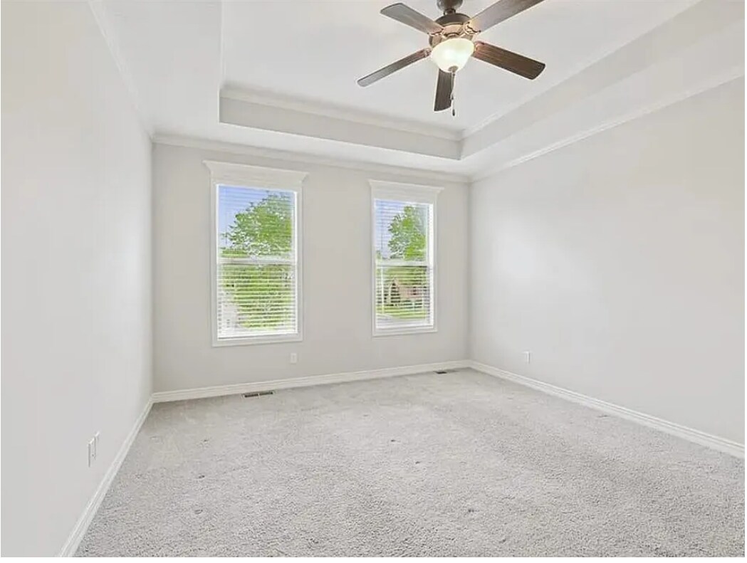 Building Photo - 1301 NE Country Ln