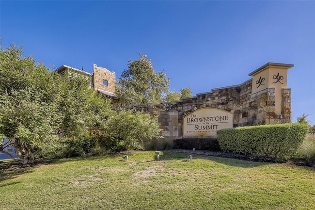 Building Photo - 1213 Highknoll Ln