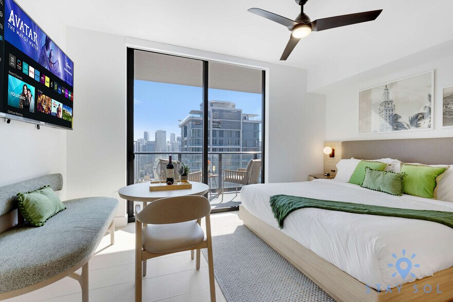 Building Photo - 601 NE 1st Ave