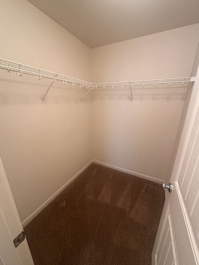 Building Photo - Three Bedroom Ranch in Orchards!