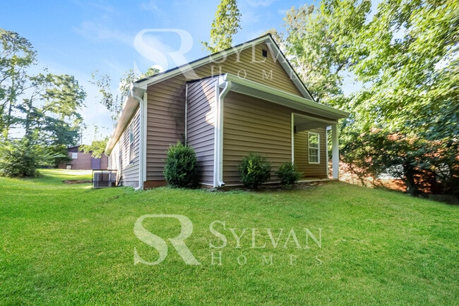 Building Photo - 11 Laurel Dr