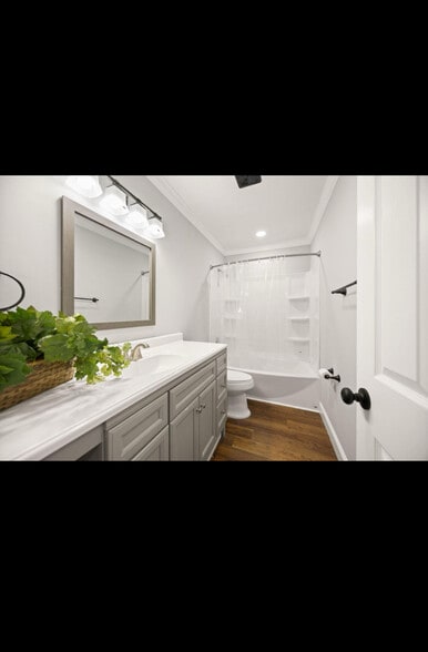 Building Photo - 100 N Brookhaven Dr