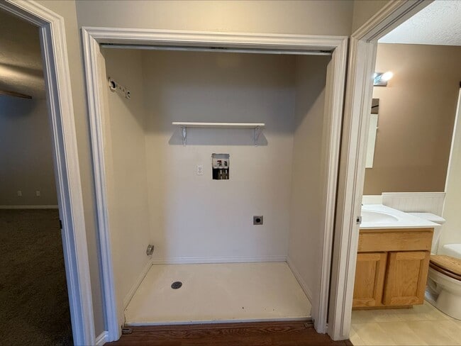 Building Photo - Limited Time Move-In Special! $800 Rent Credit!  2 Bed 1 Bath Condo in Ogden – Available Now!