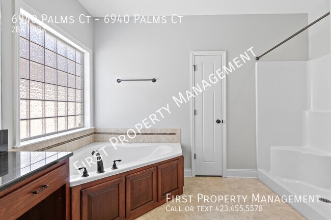 Building Photo - 6940 Palms Ct