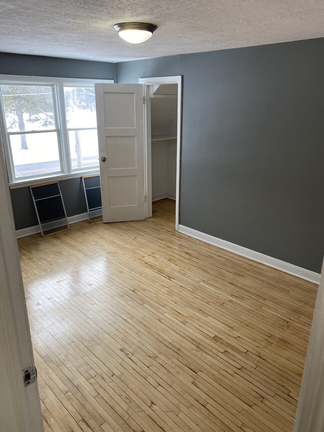 Building Photo - 229 Broadway St E