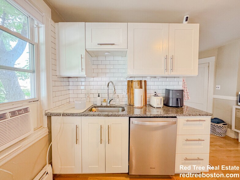 Building Photo - 21 Town Hill St