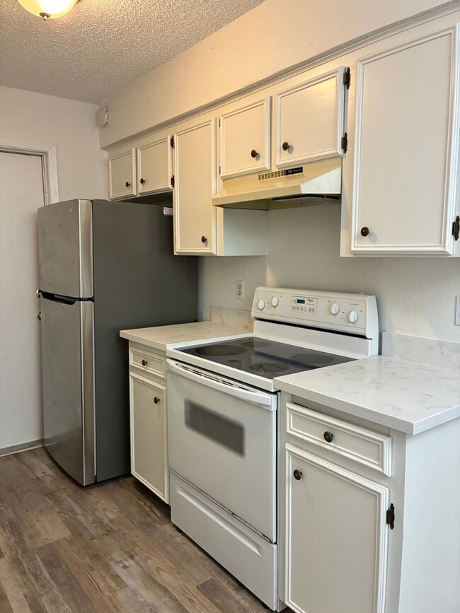 Building Photo - Completely Updated Home – Move In and Enjoy Modern Comfort!