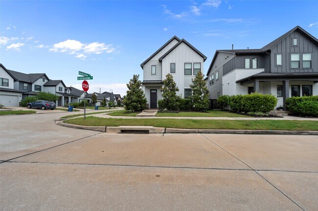 Building Photo - 18503 Gratification Ln