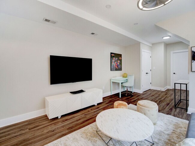 Building Photo - 88 Van Reypen St