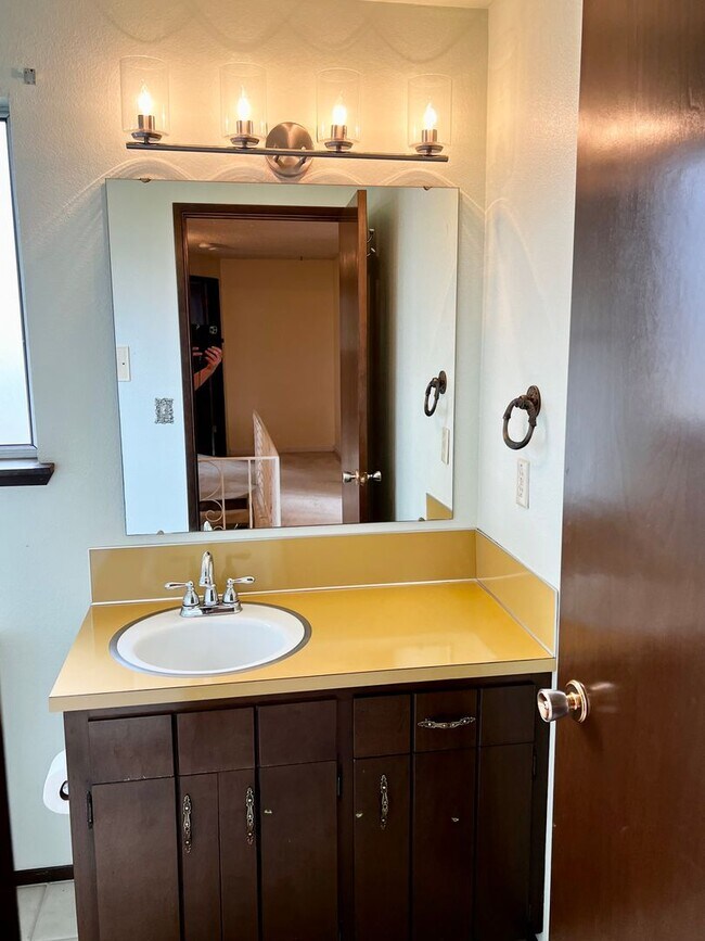 Building Photo - Beautiful home with a view in Bremerton.