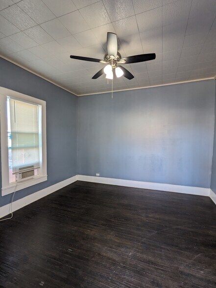 Building Photo - 534 E Sycamore St