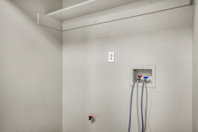 Building Photo - 5243 Huntington Dr N