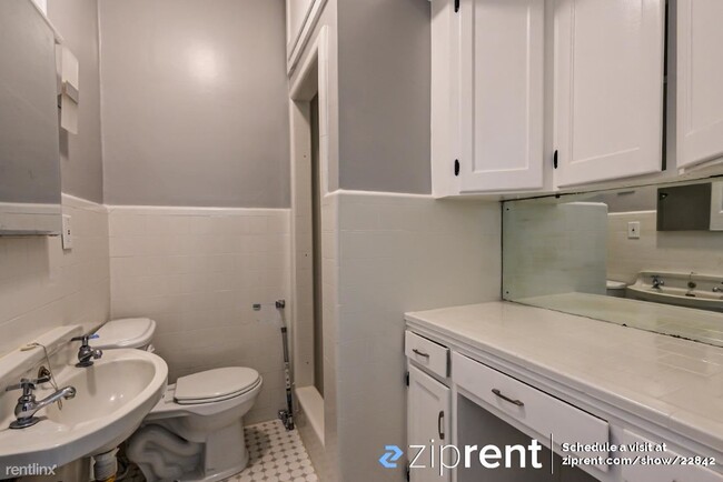 Building Photo - 1 br, 1 bath Condo - 2121 James M Wood Blv...