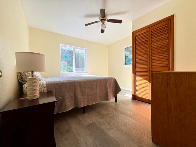 Building Photo - 620 Meadow Ln