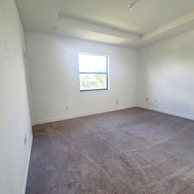 Building Photo - 20742 NE 5th Ct