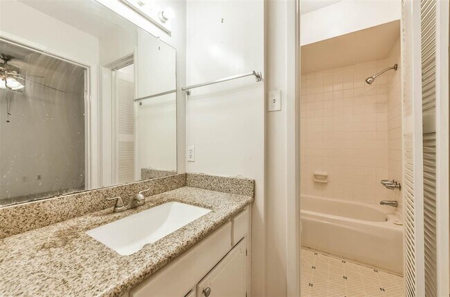 Building Photo - 5005 Georgi Ln