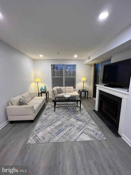 Building Photo - 1625 International Dr