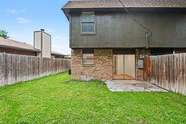 Building Photo - 2103 Mistletoe Ave