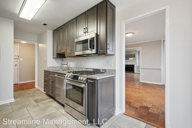 Building Photo - 3 br, 2.5 bath House - 10401 Grosvenor Pl ...
