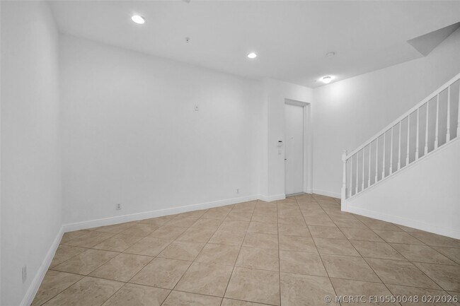 Building Photo - 6809 Lakeside Cir N