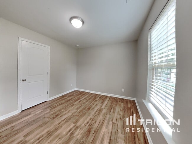 Building Photo - 605 Avondale Dr