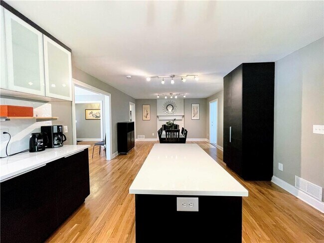 Building Photo - 1973 Desmond Dr