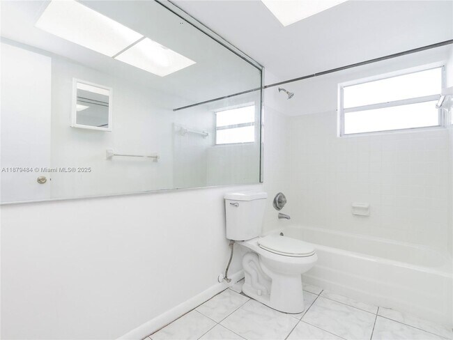 Building Photo - 2025 Miami Rd