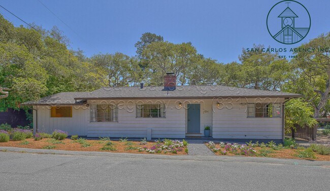 Building Photo - Furnished Two Bedroom Carmel Cottage