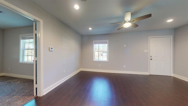 Building Photo - 6801 Greenhurst St