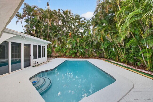 Building Photo - 699 NW 16th Ave