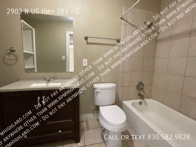 Building Photo - *AVAILABLE NOW* Amazing 1 Bedroom Unit in ...