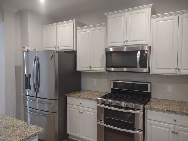 Building Photo - Wonderful Two Story Four Bedroom Three Full Bathrooms Home in Elgin SC