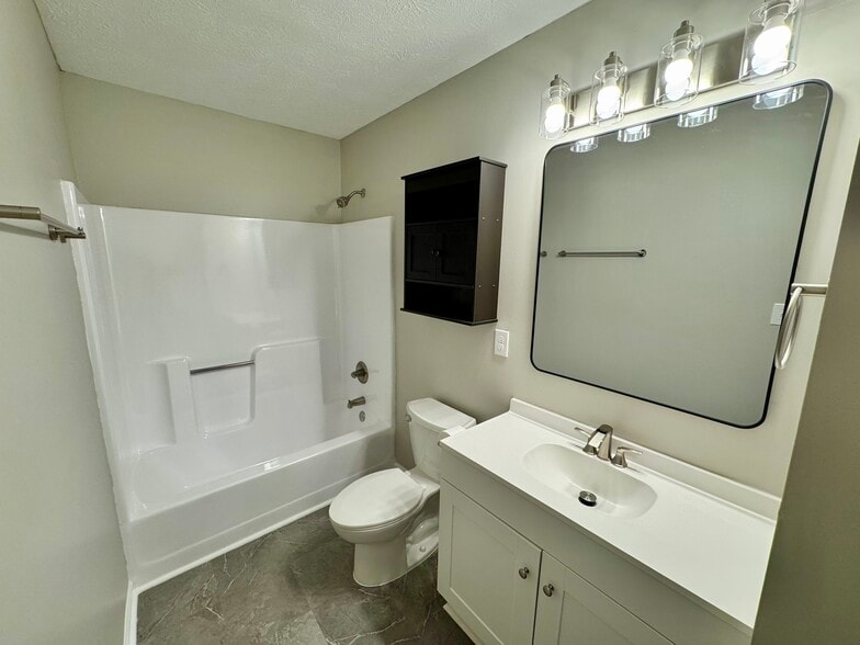 Building Photo - 111 Stratford Ct