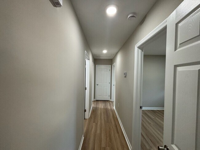 Building Photo - Home You’ll Love Coming Home To