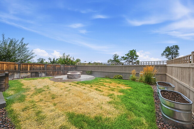 Building Photo - $2,995.95-3-Bed, 2.5-Bath Updated Townhouse in Broomfield!