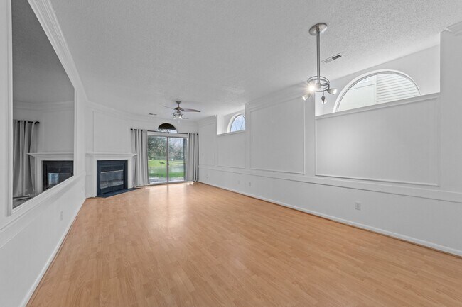 Building Photo - 459 E Lake Cir