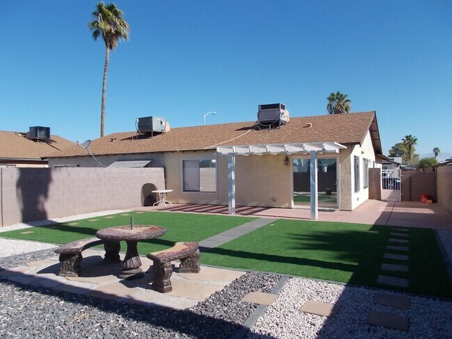 Building Photo - Beautifully Updated 3-Bedroom with an Entertainer’s Backyard