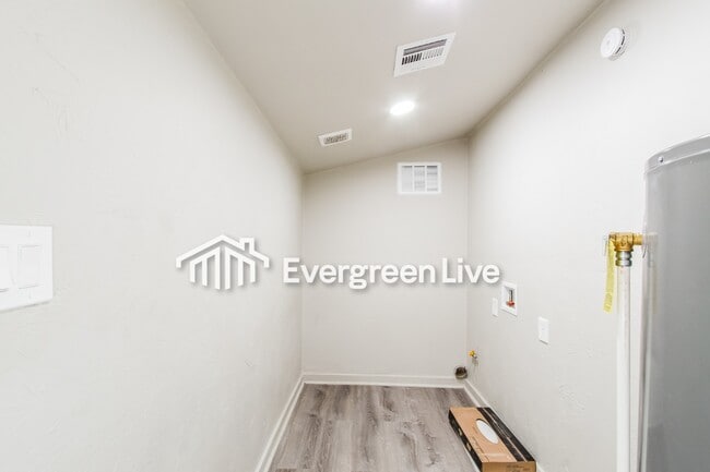 Building Photo - 3526 N Estrella Ave