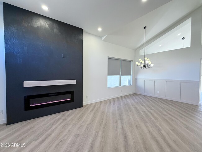 Building Photo - 6891 W Via Del Sol Dr