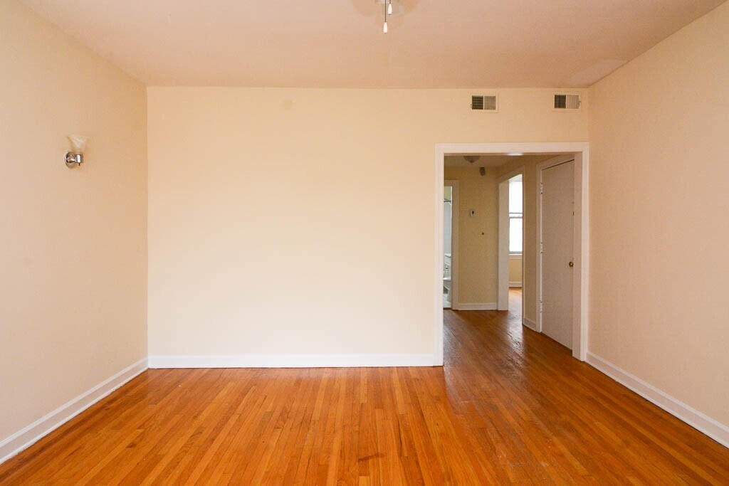 Building Photo - 644 W Aldine