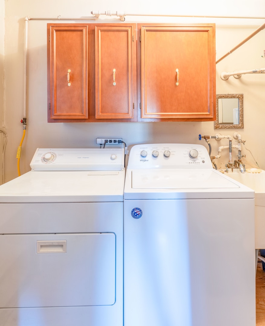 Building Photo - 6046 S Melvina Ave