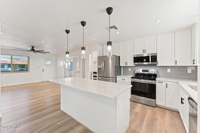 Building Photo - 1921 E Laguna Dr