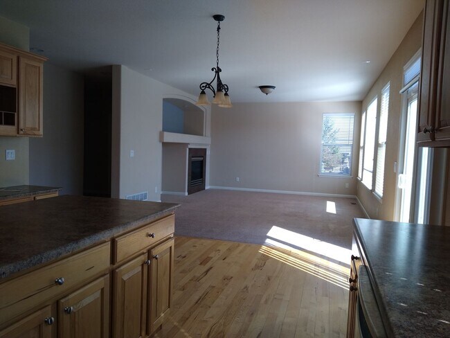 Building Photo - Absolutely Stunning West Arvada/Golden Gem...