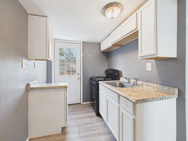 Building Photo - 2718 Duncan Dr