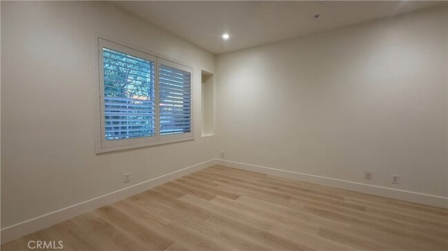 Building Photo - 449 Ridgeway