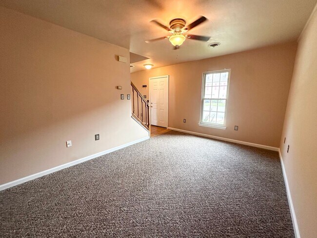 Building Photo - 1114 Skyview Dr