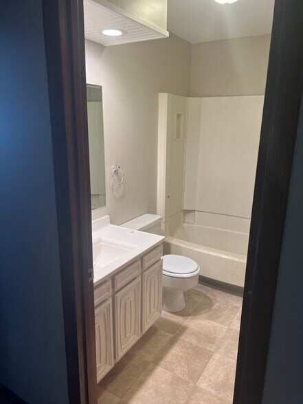 Building Photo - 1203 W Centre St