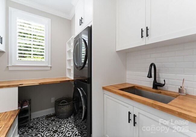 Building Photo - 18807 Dembridge Dr